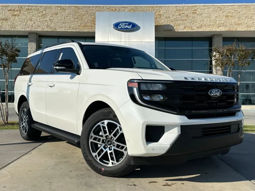 2025 Ford Expedition photo 1