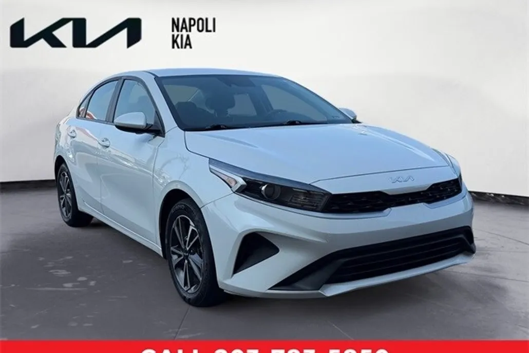 2022 Kia Forte LXS photo 1