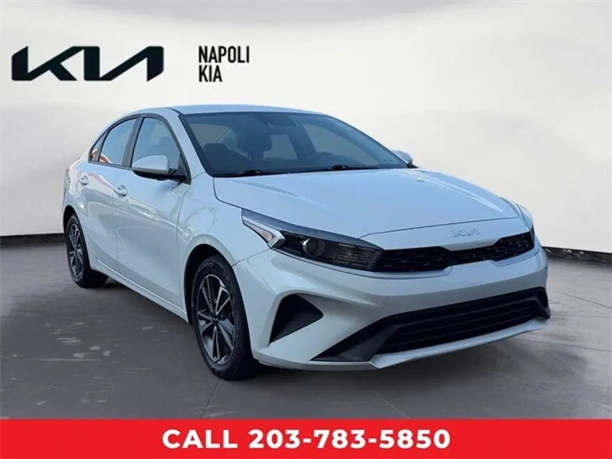 2022 Kia Forte LXS photo 1