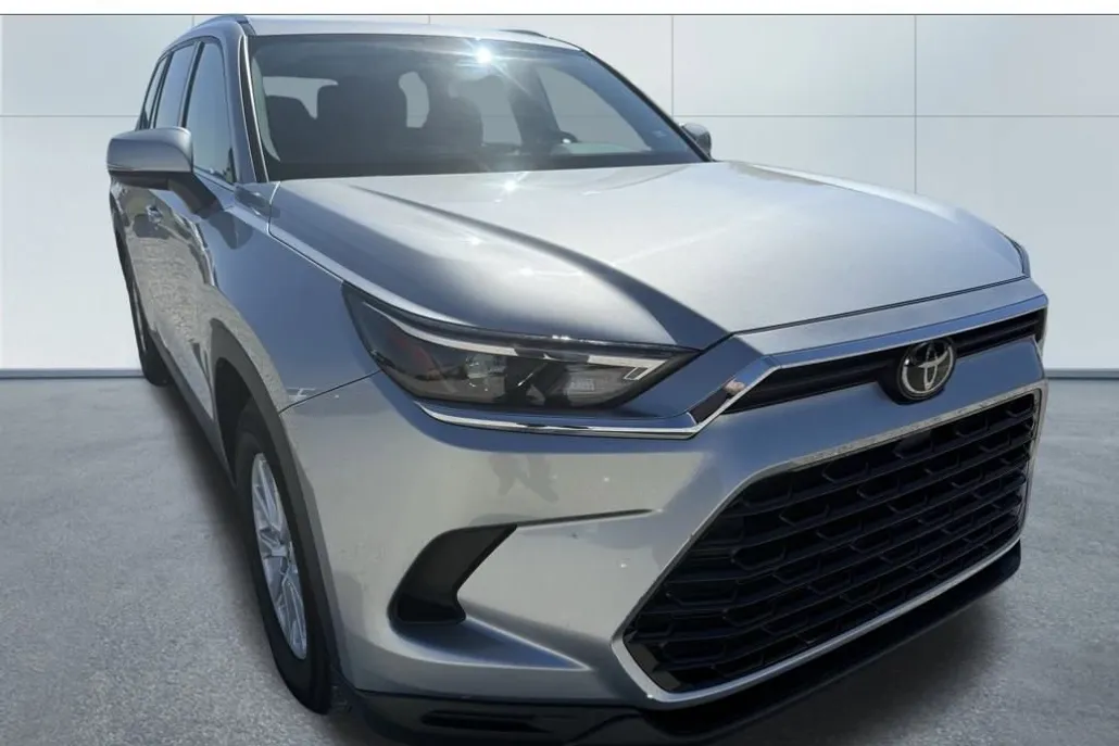 2024 Toyota Grand Highlander XLE photo 1
