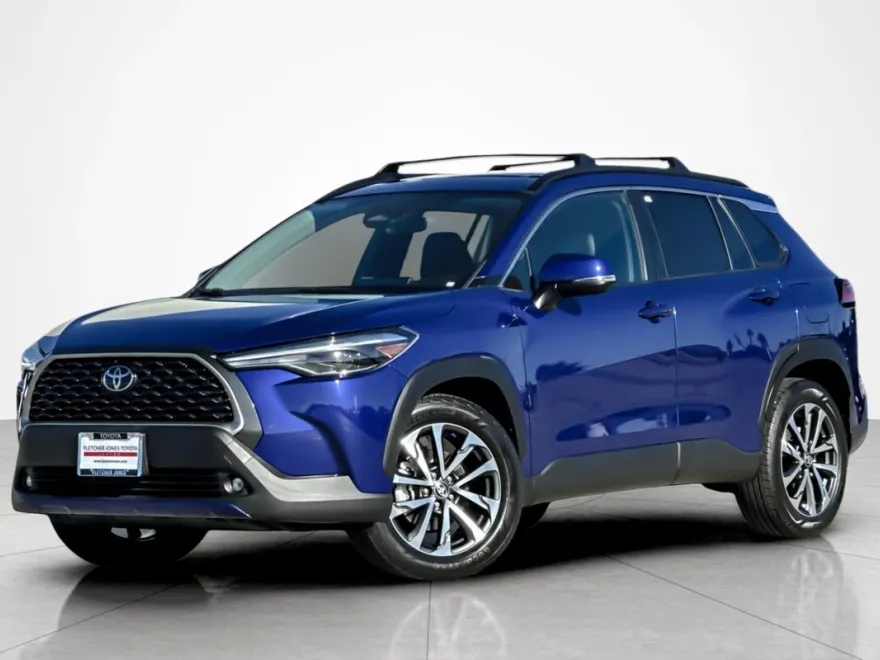 2023 Toyota Corolla Cross XLE photo 1