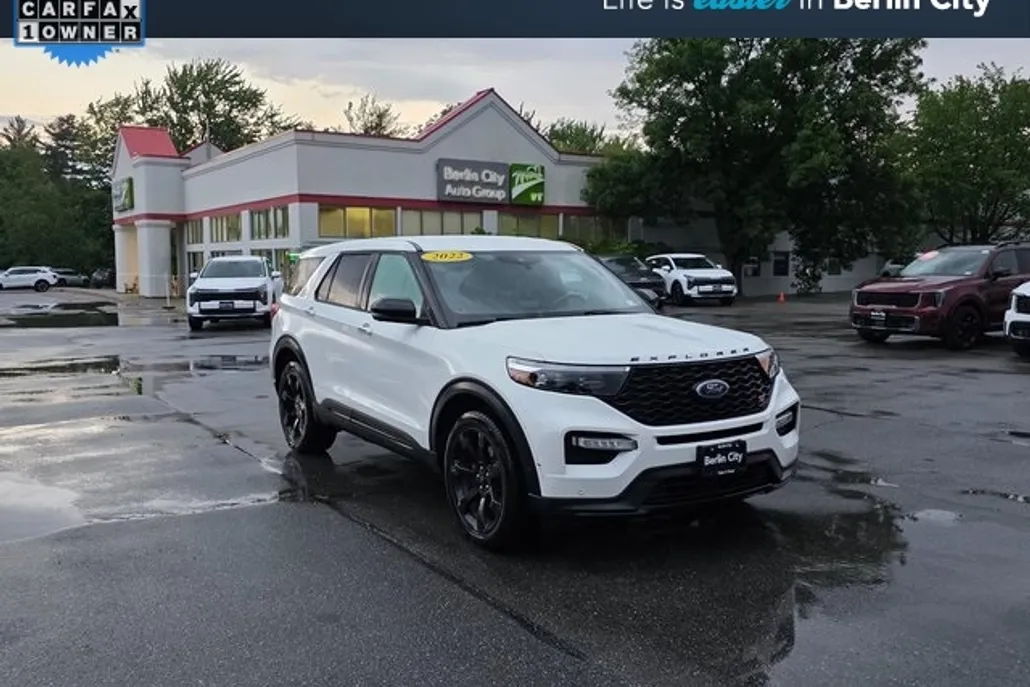 2022 Ford Explorer ST photo 1