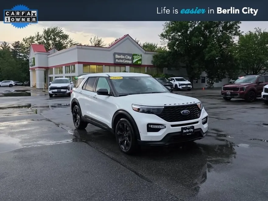 2022 Ford Explorer ST photo 1