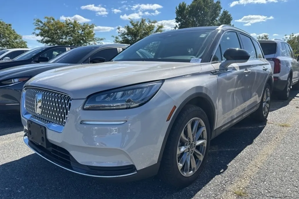 2022 Lincoln Corsair Standard photo 1