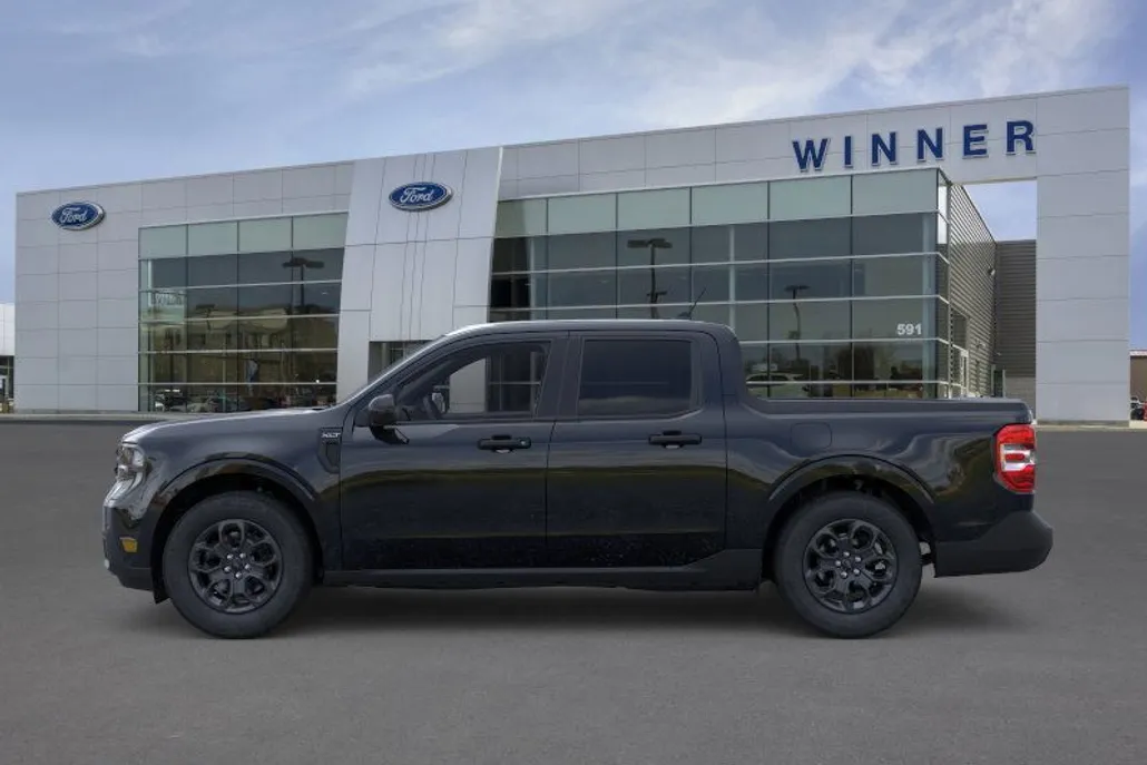 2025 Ford Maverick XLT photo 1