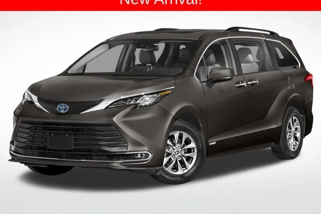 2023 Toyota Sienna XLE photo 1