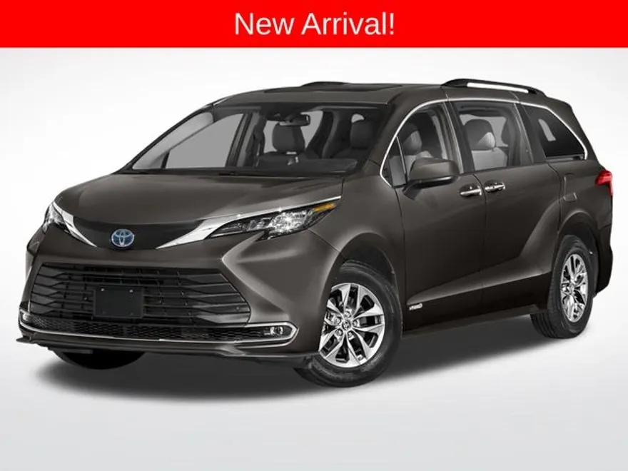 2023 Toyota Sienna XLE photo 1