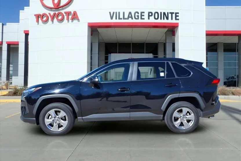 2023 Toyota RAV4 XLE photo 1