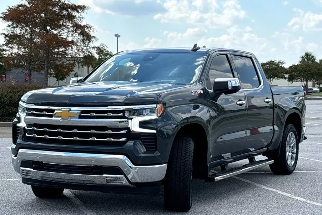 2025 Chevrolet Silverado 1500 LTZ photo 1