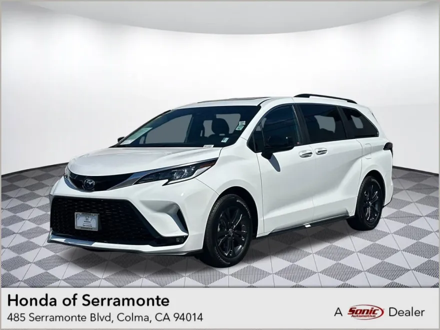 2024 Toyota Sienna XSE photo 1