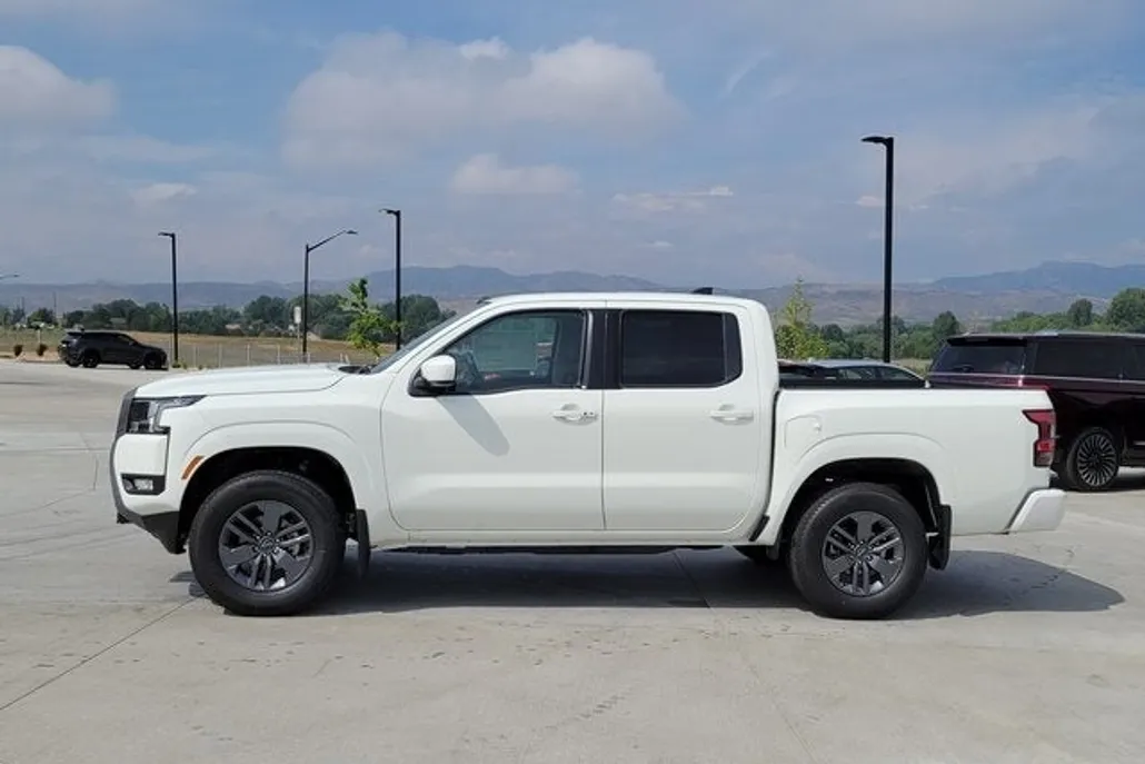 2025 Nissan Frontier SV photo 1