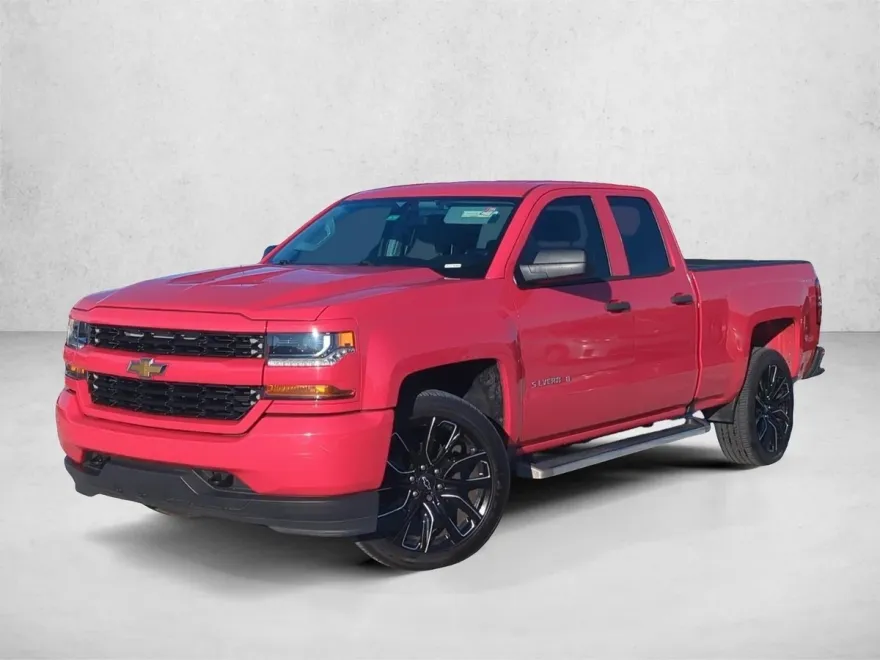 2017 Chevrolet Silverado 1500 Custom photo 1
