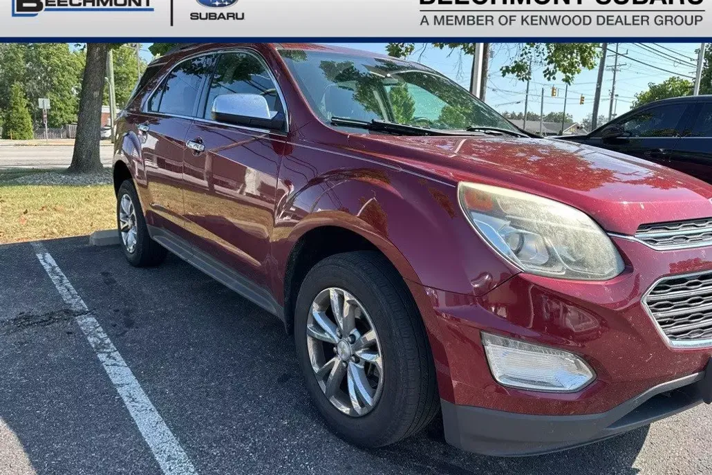 2017 Chevrolet Equinox LT photo 1