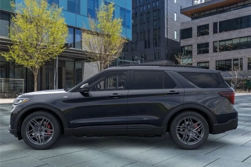 2025 Ford Explorer ST-Line photo 1