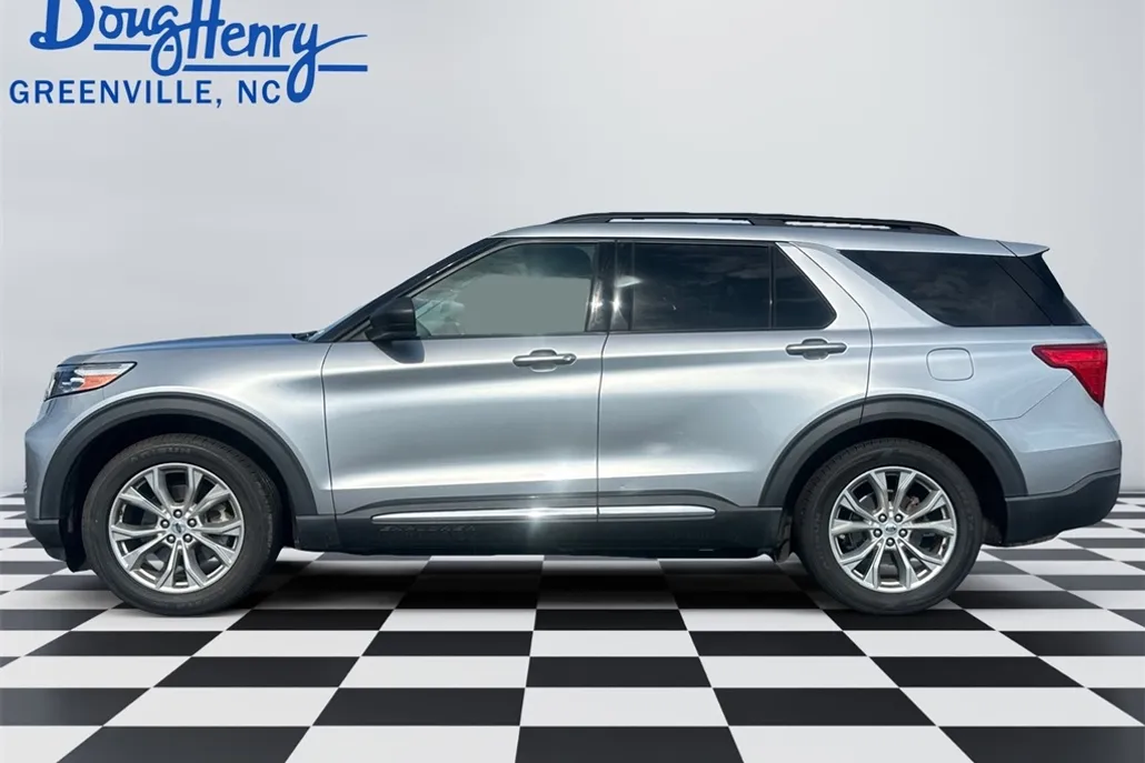 2021 Ford Explorer XLT photo 1