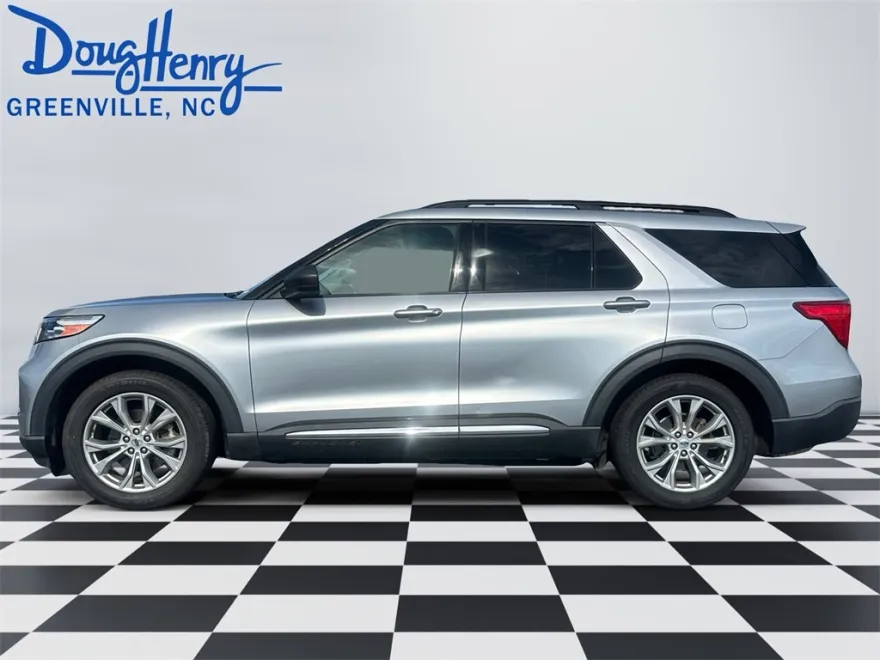 2021 Ford Explorer XLT photo 1