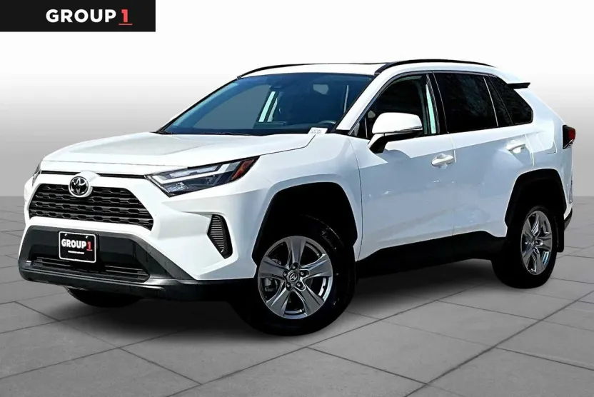 2025 Toyota RAV4 XLE photo 1
