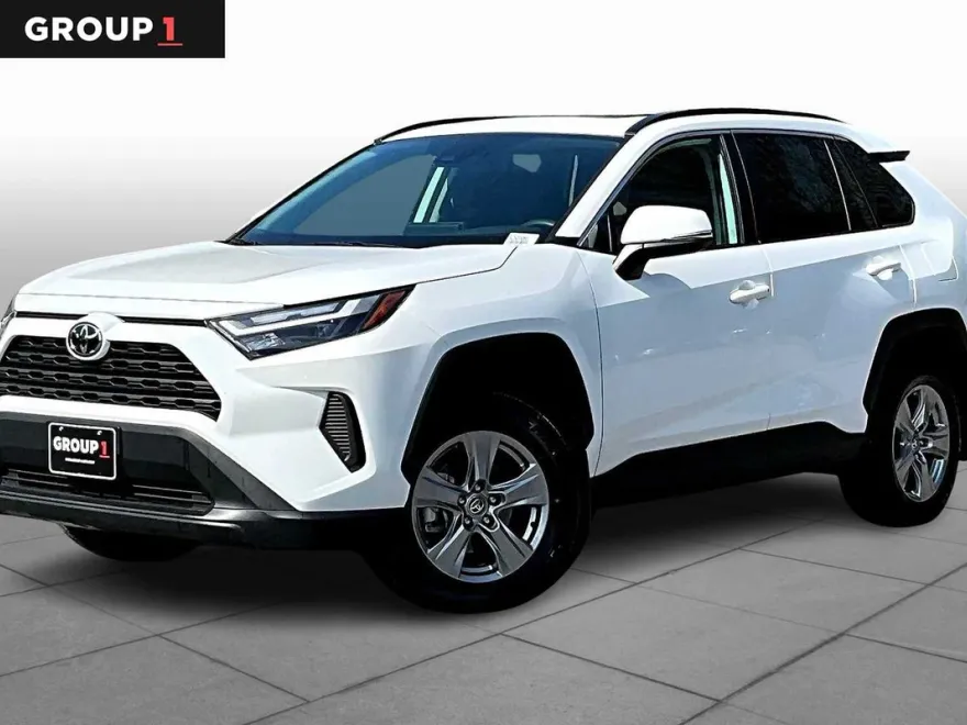 2025 Toyota RAV4 XLE photo 1