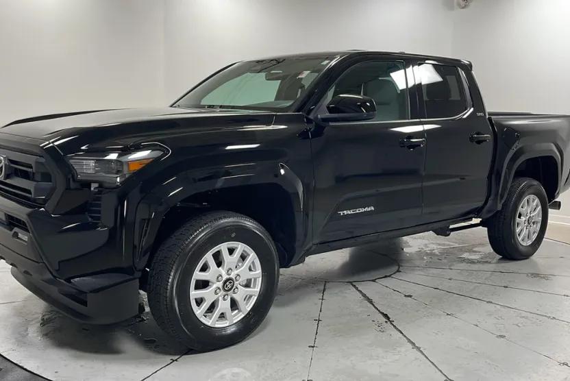 2025 Toyota Tacoma SR5 photo 1