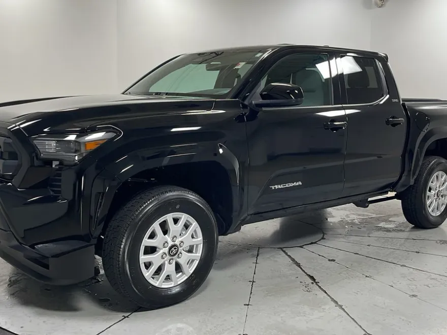 2025 Toyota Tacoma SR5 photo 1