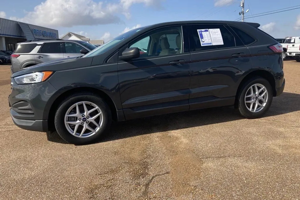 2021 Ford Edge SE photo 1