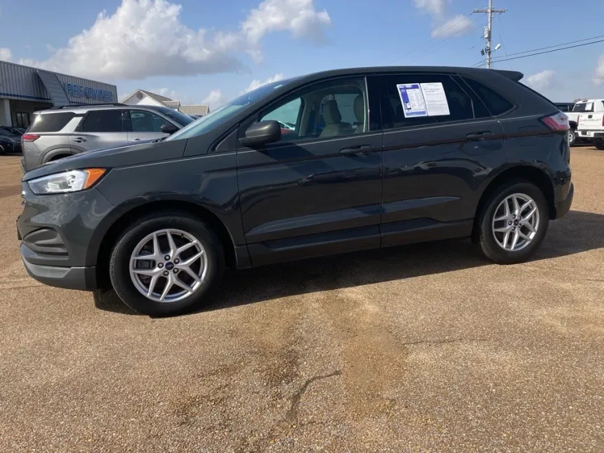 2021 Ford Edge SE photo 1