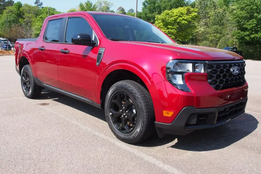 2025 Ford Maverick XLT photo 1