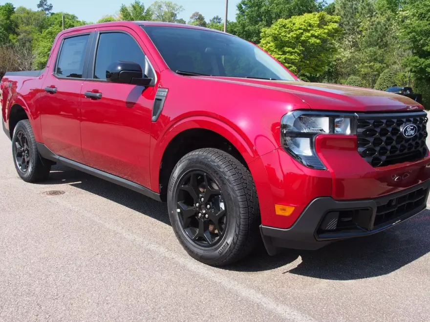 2025 Ford Maverick XLT photo 1