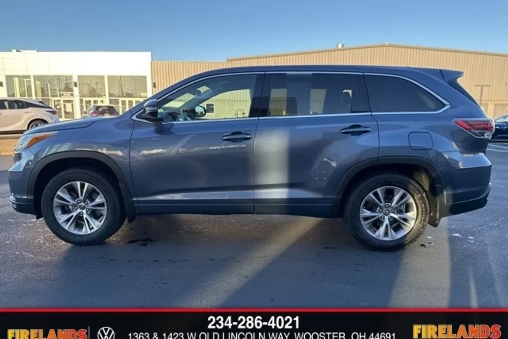 2016 Toyota Highlander LE Plus photo 1