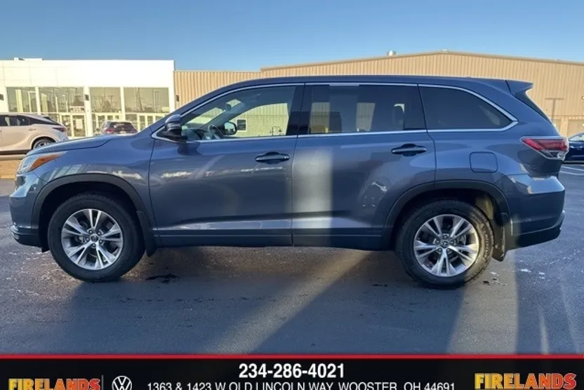 2016 Toyota Highlander LE Plus photo 1