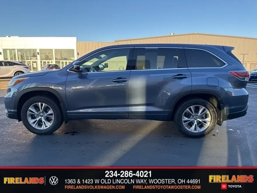 2016 Toyota Highlander LE Plus photo 1