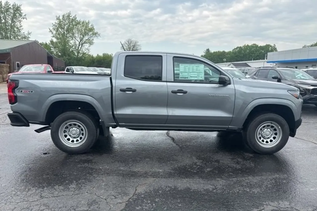 2025 Chevrolet Colorado LT photo 1