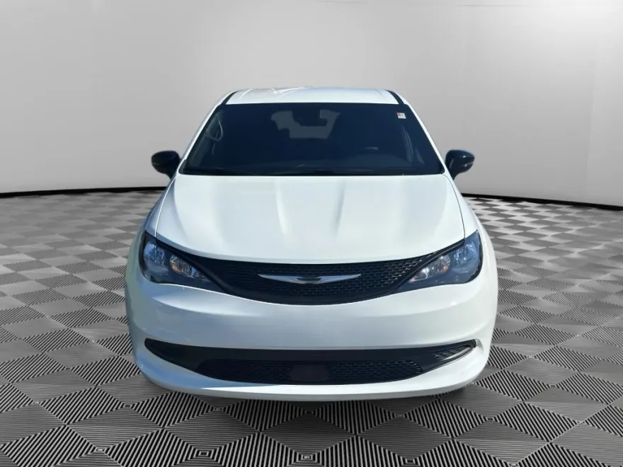 2026 Chrysler Voyager LX photo 1