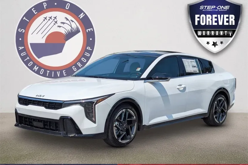 2025 Kia K4 GT-Line photo 1