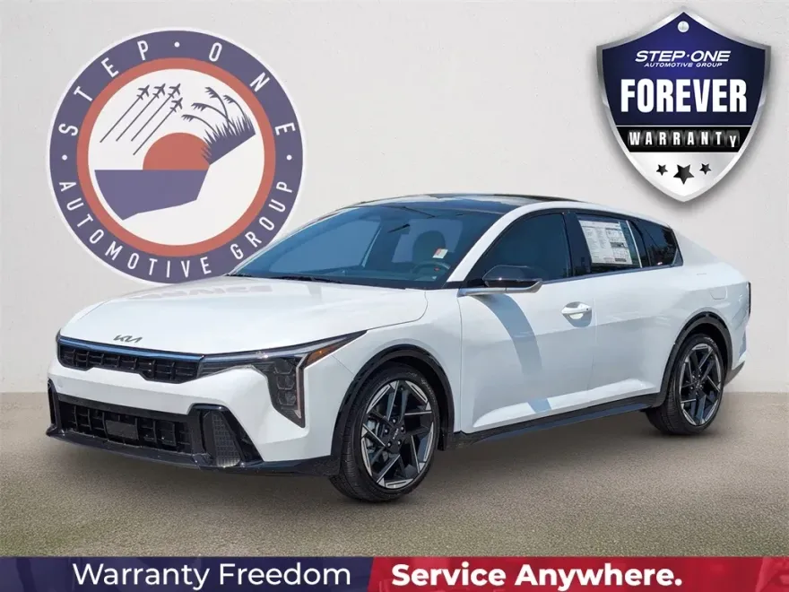 2025 Kia K4 GT-Line photo 1