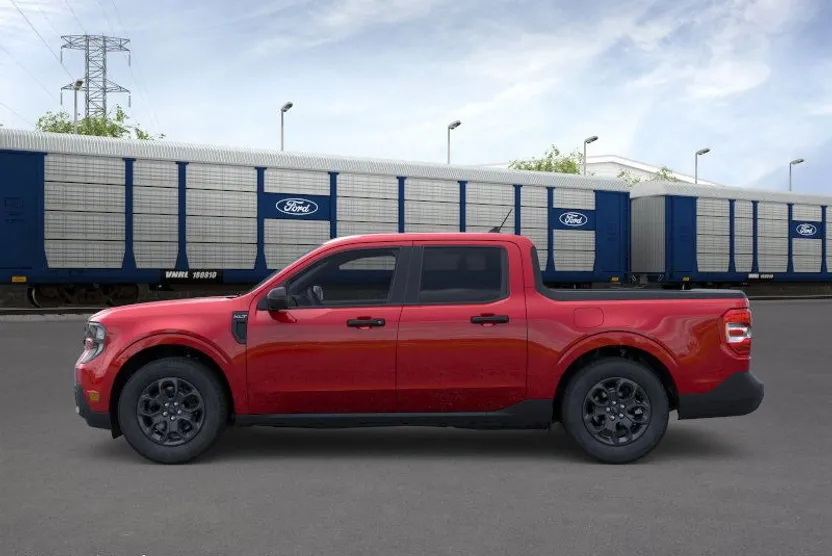 2025 Ford Maverick XLT photo 1