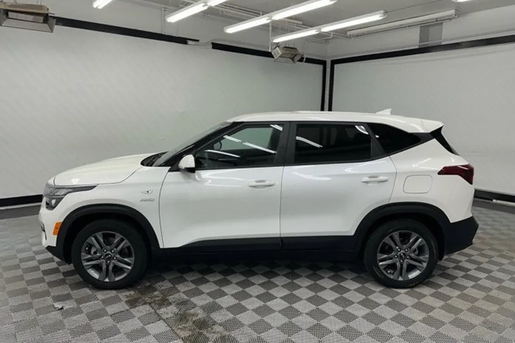 2021 Kia Seltos LX photo 1
