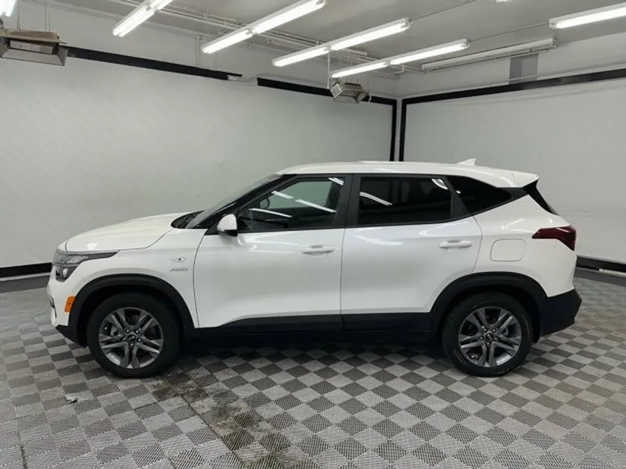 2021 Kia Seltos LX photo 1