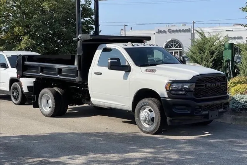 2024 Ram 3500 Tradesman photo 1