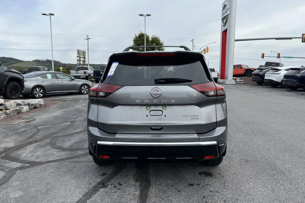 2026 Nissan Rogue Platinum photo 1