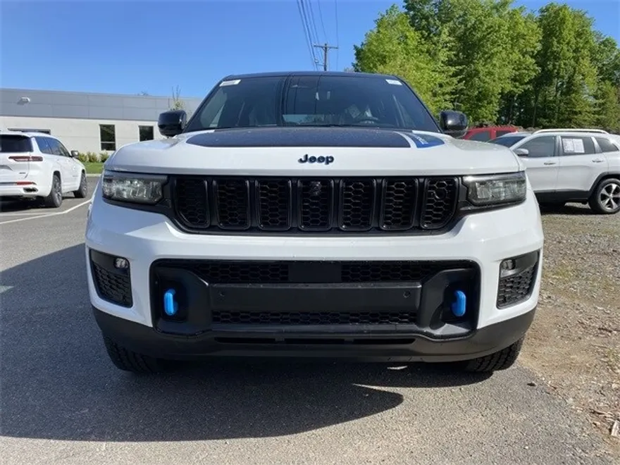 2023 Jeep Cherokee 4xe Trailhawk photo 1