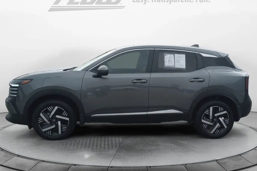 2025 Nissan Kicks SV photo 1