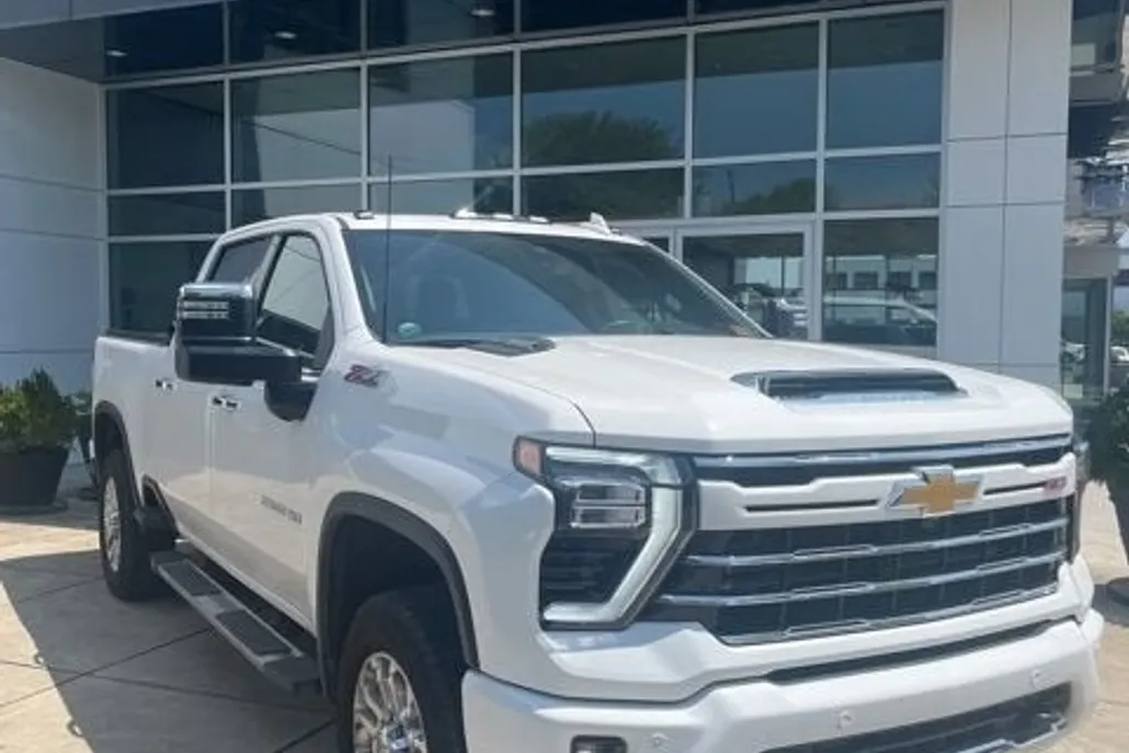 2025 Chevrolet Silverado 2500HD LTZ photo 1