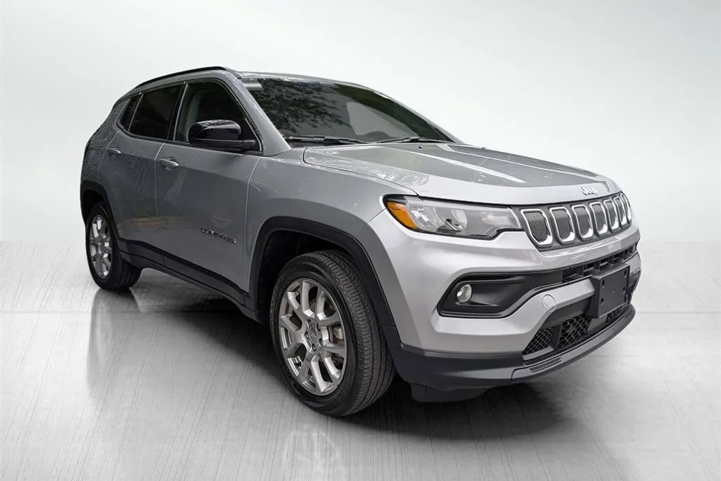 2022 Jeep Compass Latitude Lux photo 1