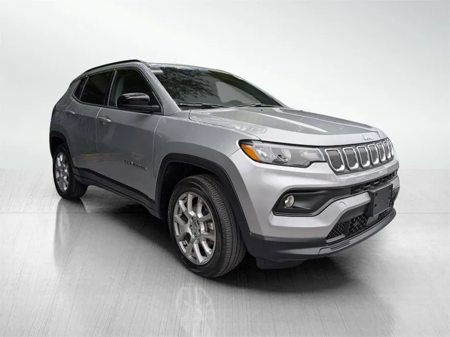 2022 Jeep Compass Latitude Lux photo 1