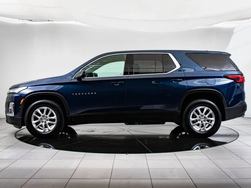 2023 Chevrolet Traverse LS photo 1