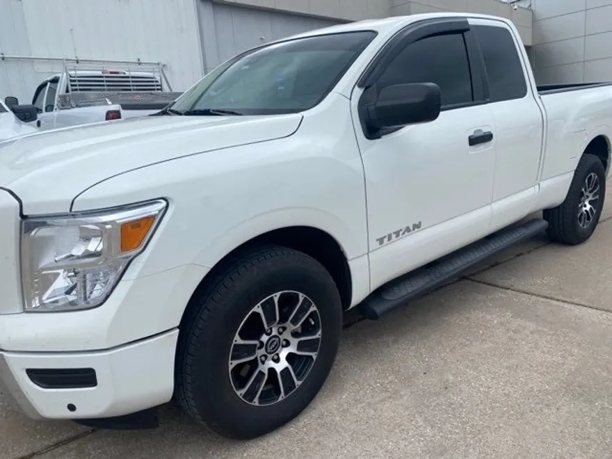 2024 Nissan Titan SV photo 1