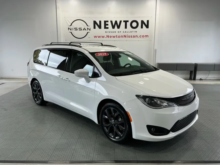 2018 Chrysler Pacifica Touring Plus photo 1