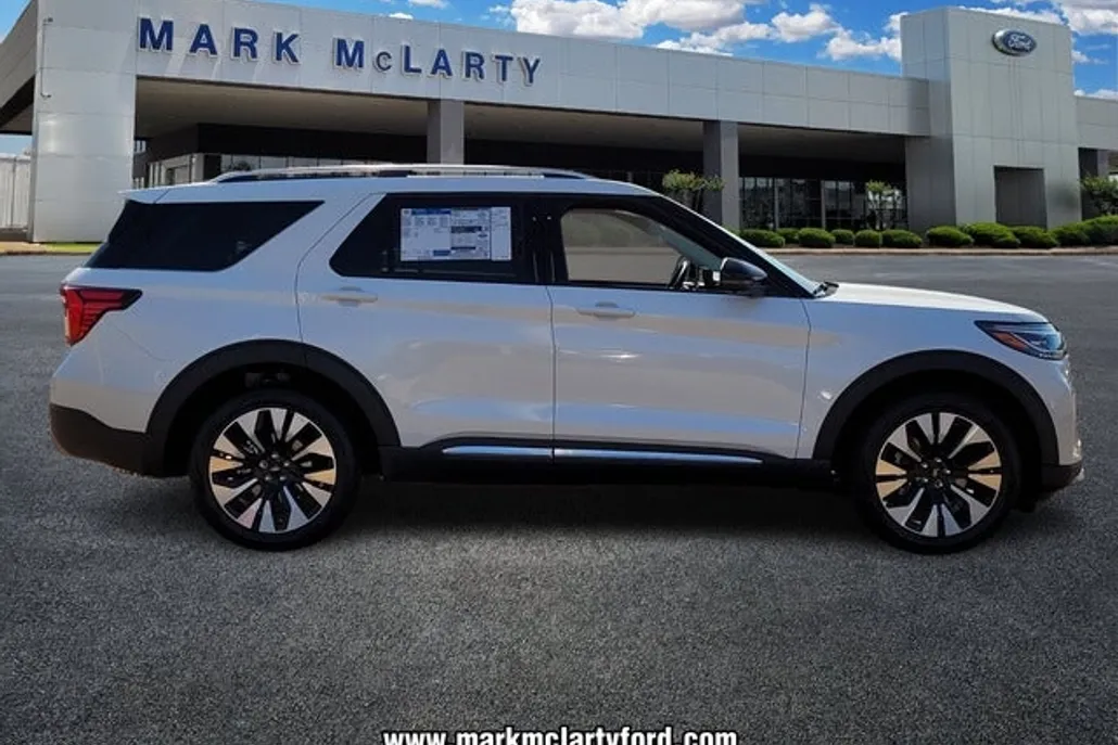 2025 Ford Explorer Platinum photo 1