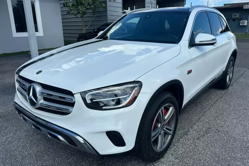 2020 Mercedes Benz GLC 300 photo 1